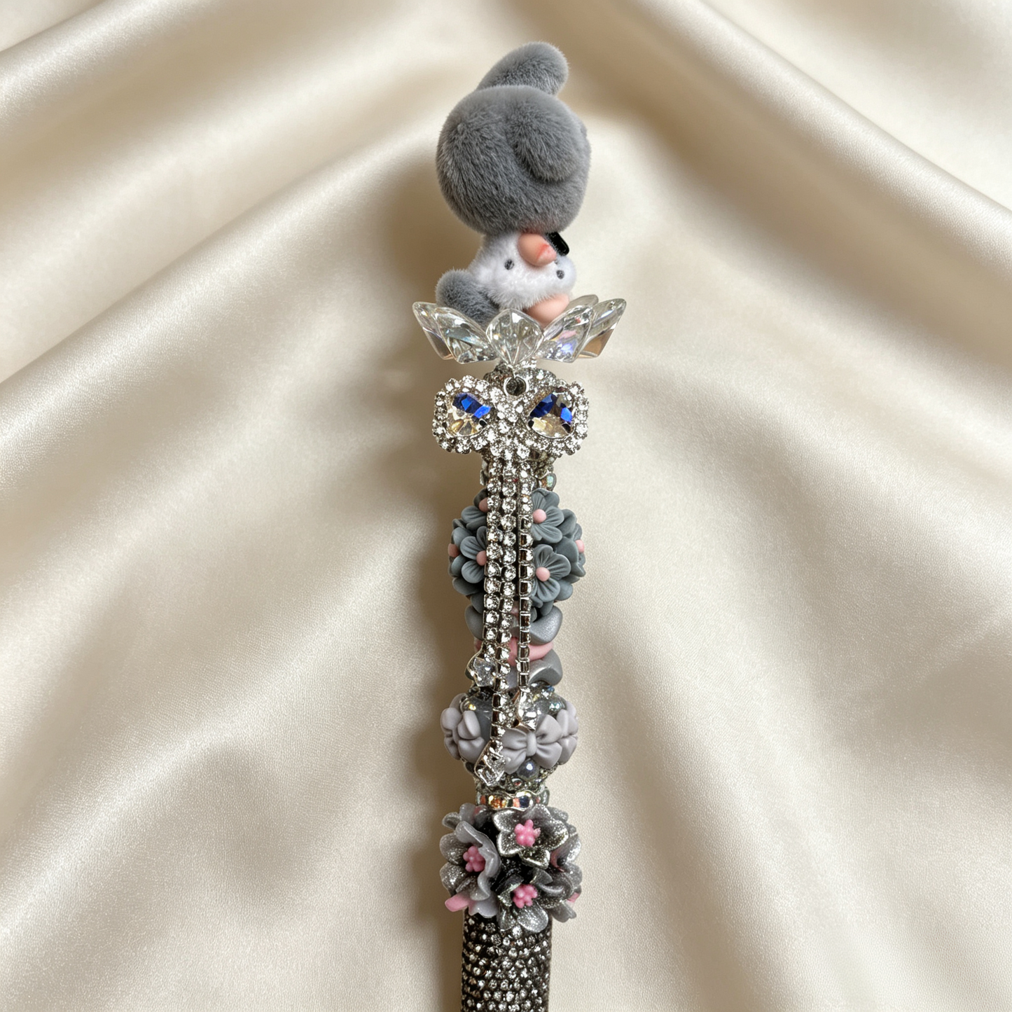 Grey Floral Nommi Handmade Rhinestone Pen